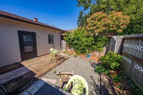 542 Pacific Avenue Brookings OR 97415