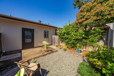 542 Pacific Avenue Brookings OR 97415