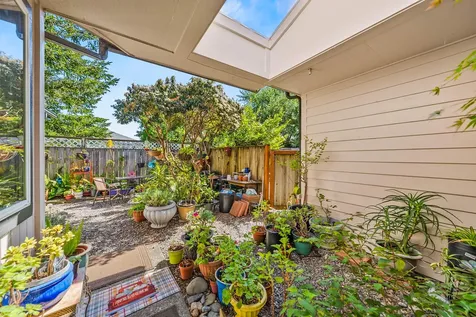 542 Pacific Avenue Brookings OR 97415