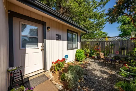 542 Pacific Avenue Brookings OR 97415