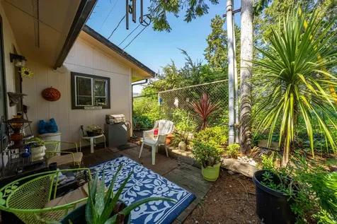 542 Pacific Avenue Brookings OR 97415
