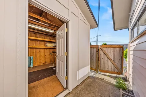 542 Pacific Avenue Brookings OR 97415