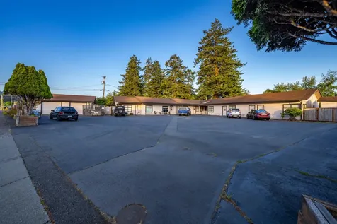 542 Pacific Avenue Brookings OR 97415