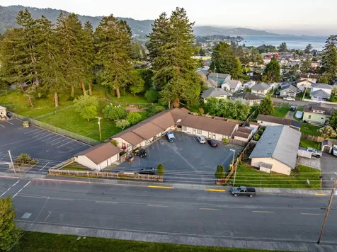 542 Pacific Avenue Brookings OR 97415