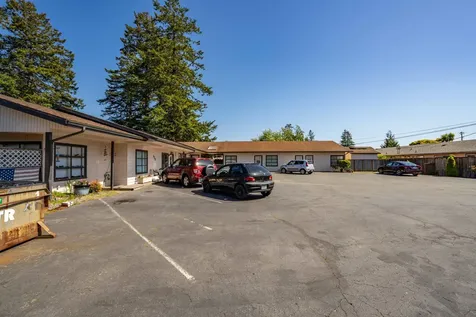 542 Pacific Avenue Brookings OR 97415