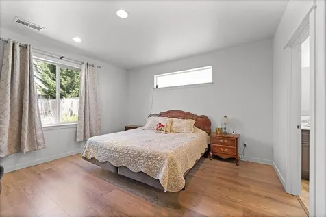 3775 Sidney Way Medford OR 97504