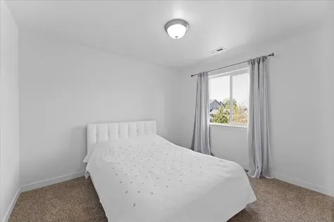 3775 Sidney Way Medford OR 97504