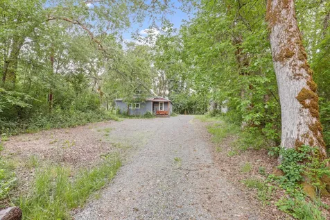441 Tunnel Road Glendale OR 97442
