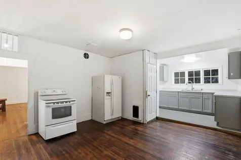 441 Tunnel Road Glendale OR 97442