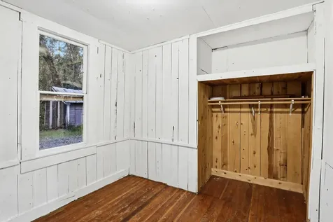 441 Tunnel Road Glendale OR 97442