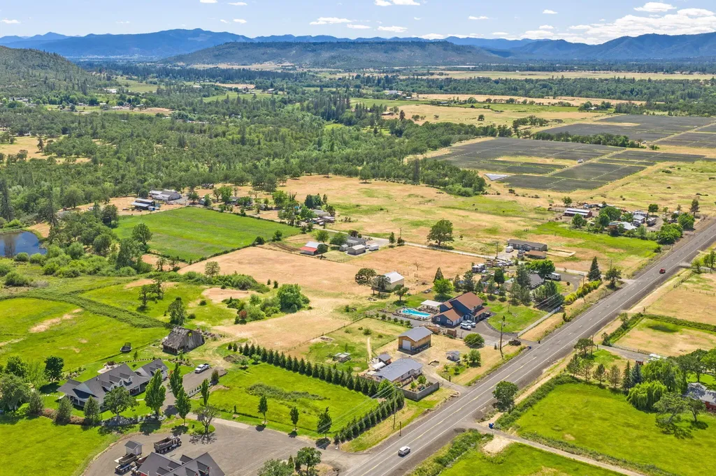 145 Highway 234 Eagle Point OR 97524