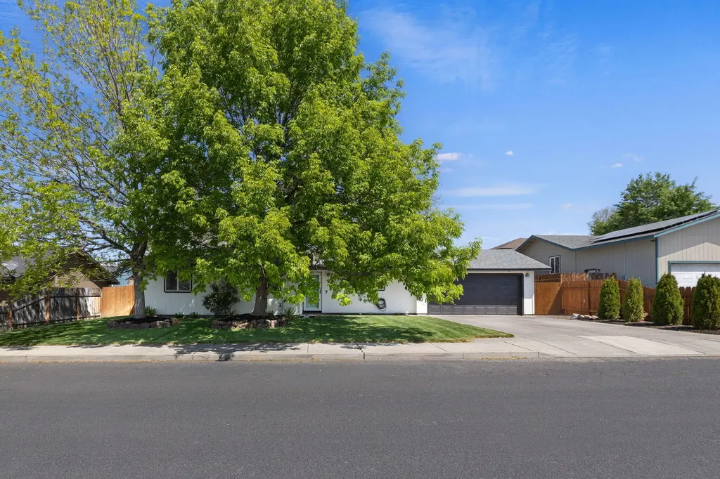 757 NW Maple Court Redmond OR 97756