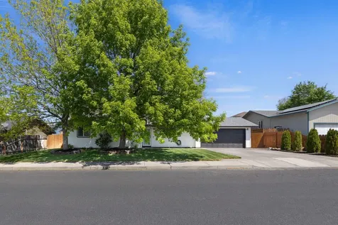 757 NW Maple Court Redmond OR 97756