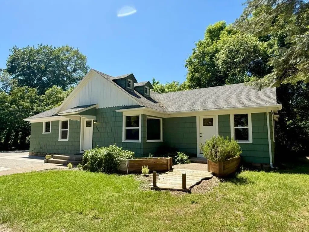 377 Pelton Lane Gold Hill OR 97525