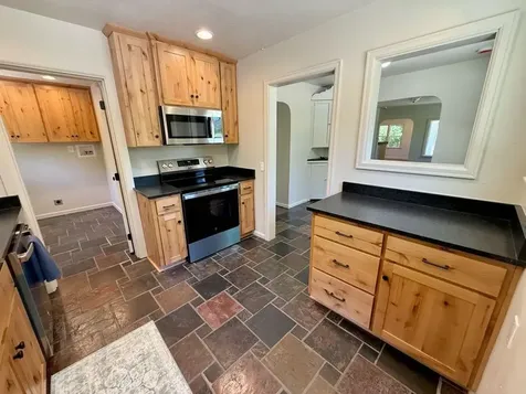 377 Pelton Lane Gold Hill OR 97525