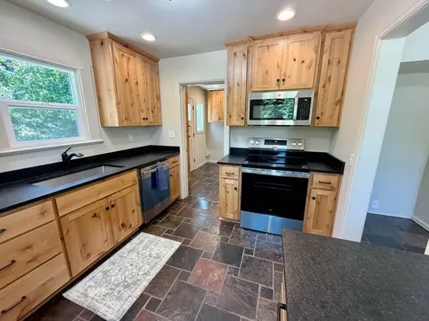 377 Pelton Lane Gold Hill OR 97525
