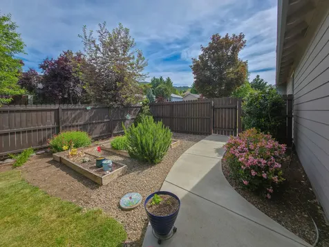 5625 Cherry Lane Medford OR 97504