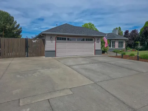 5625 Cherry Lane Medford OR 97504