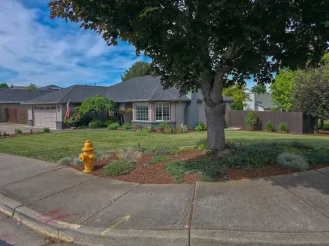 5625 Cherry Lane Medford OR 97504