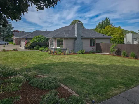 5625 Cherry Lane Medford OR 97504
