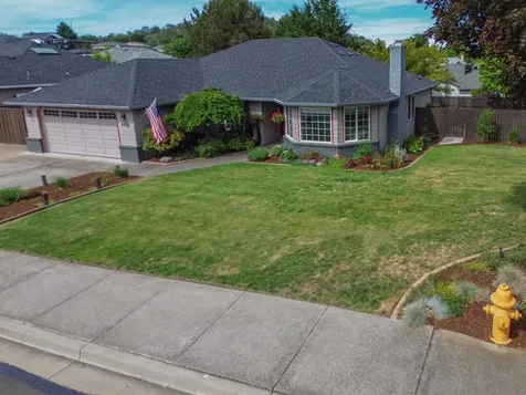 5625 Cherry Lane Medford OR 97504