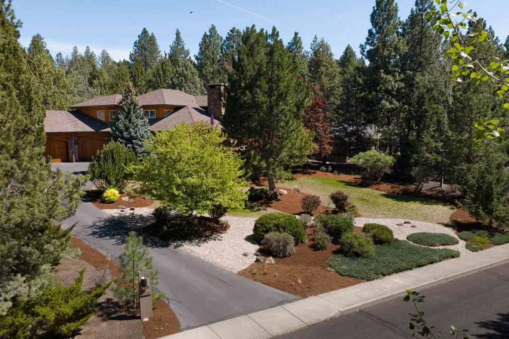 2590 NW Foley Court Bend OR 97703