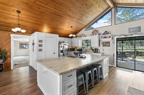4050 SW Highland Avenue Redmond OR 97756