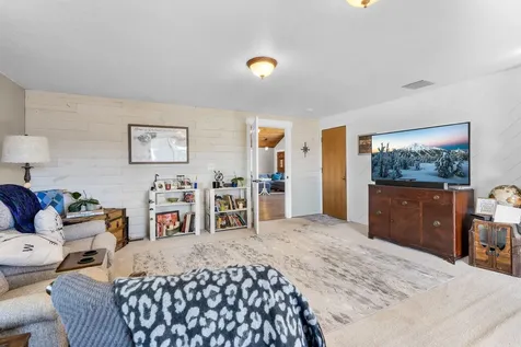 4050 SW Highland Avenue Redmond OR 97756