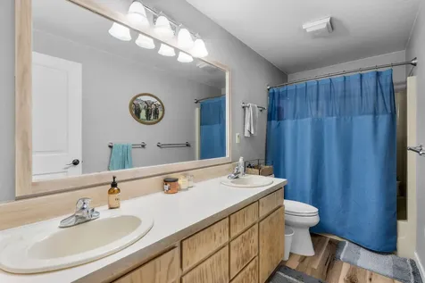 4050 SW Highland Avenue Redmond OR 97756