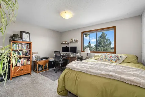 4050 SW Highland Avenue Redmond OR 97756