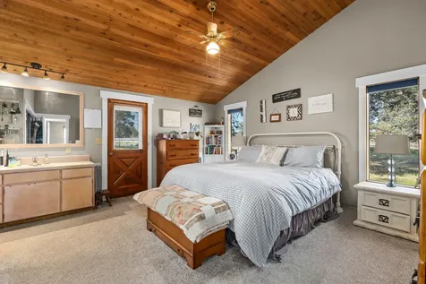 4050 SW Highland Avenue Redmond OR 97756