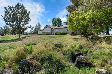 4050 SW Highland Avenue Redmond OR 97756