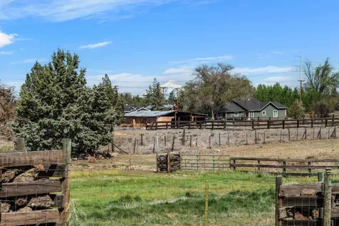 4050 SW Highland Avenue Redmond OR 97756