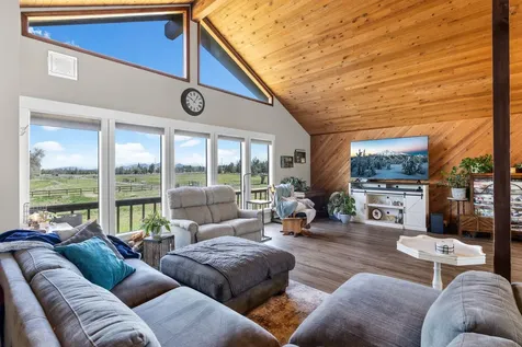 4050 SW Highland Avenue Redmond OR 97756