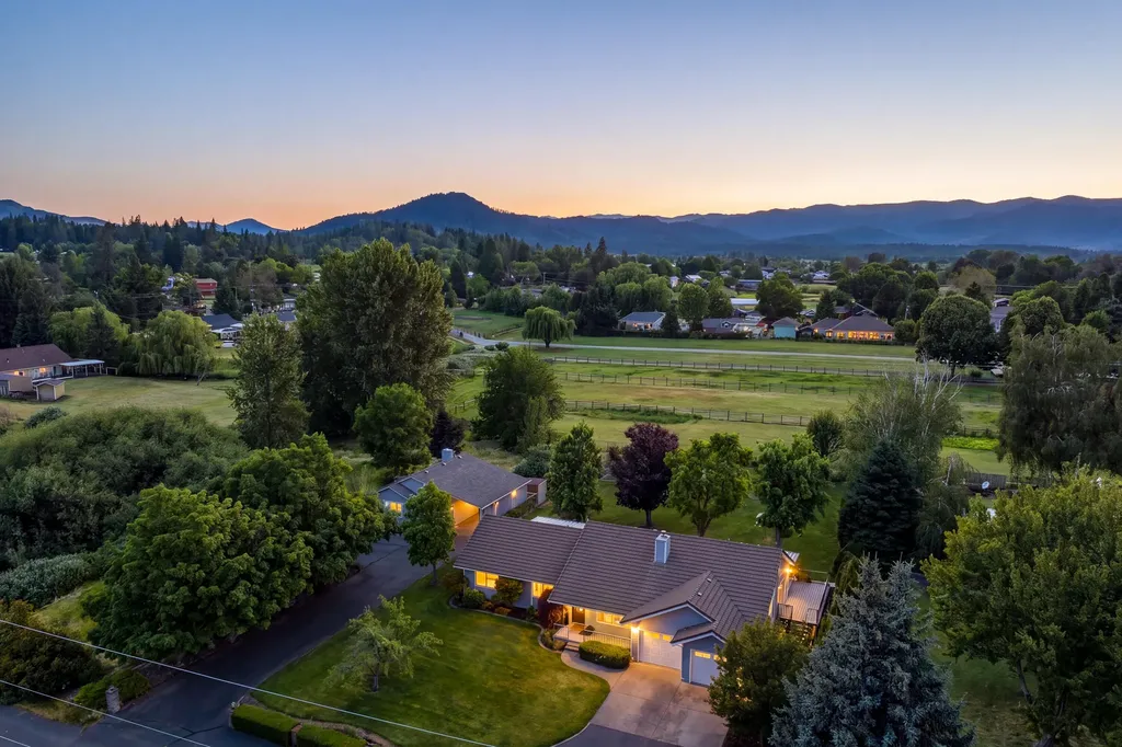 992 Auby Way Grants Pass OR 97527