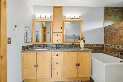 461 Parkside Drive Ashland OR 97520