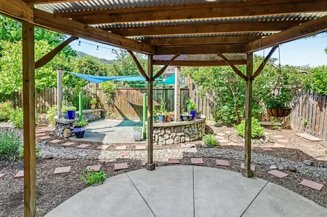 461 Parkside Drive Ashland OR 97520