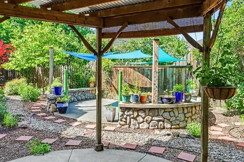 461 Parkside Drive Ashland OR 97520