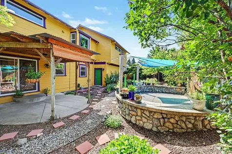 461 Parkside Drive Ashland OR 97520