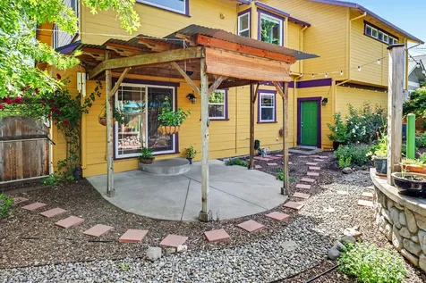 461 Parkside Drive Ashland OR 97520