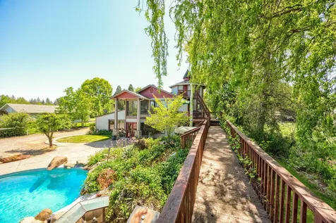 3600 Madrona Lane Medford OR 97501