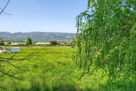 3600 Madrona Lane Medford OR 97501