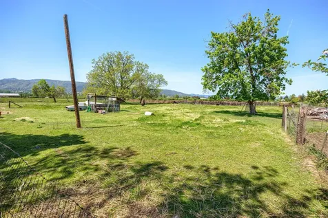 3600 Madrona Lane Medford OR 97501