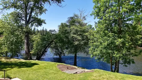 1030 Anglers Place Shady Cove OR 97539