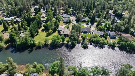 1030 Anglers Place Shady Cove OR 97539