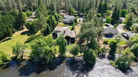 1030 Anglers Place Shady Cove OR 97539
