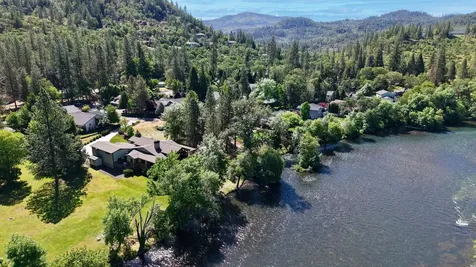 1030 Anglers Place Shady Cove OR 97539