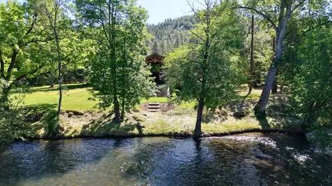 1030 Anglers Place Shady Cove OR 97539