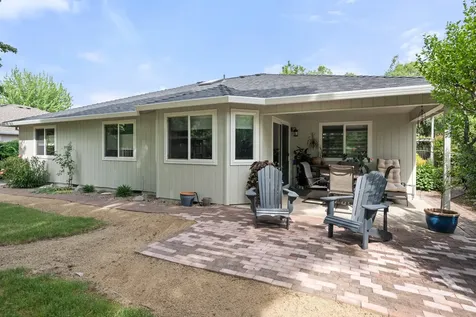 184 Meadow View Drive Phoenix OR 97535
