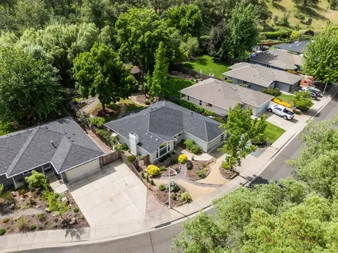 184 Meadow View Drive Phoenix OR 97535